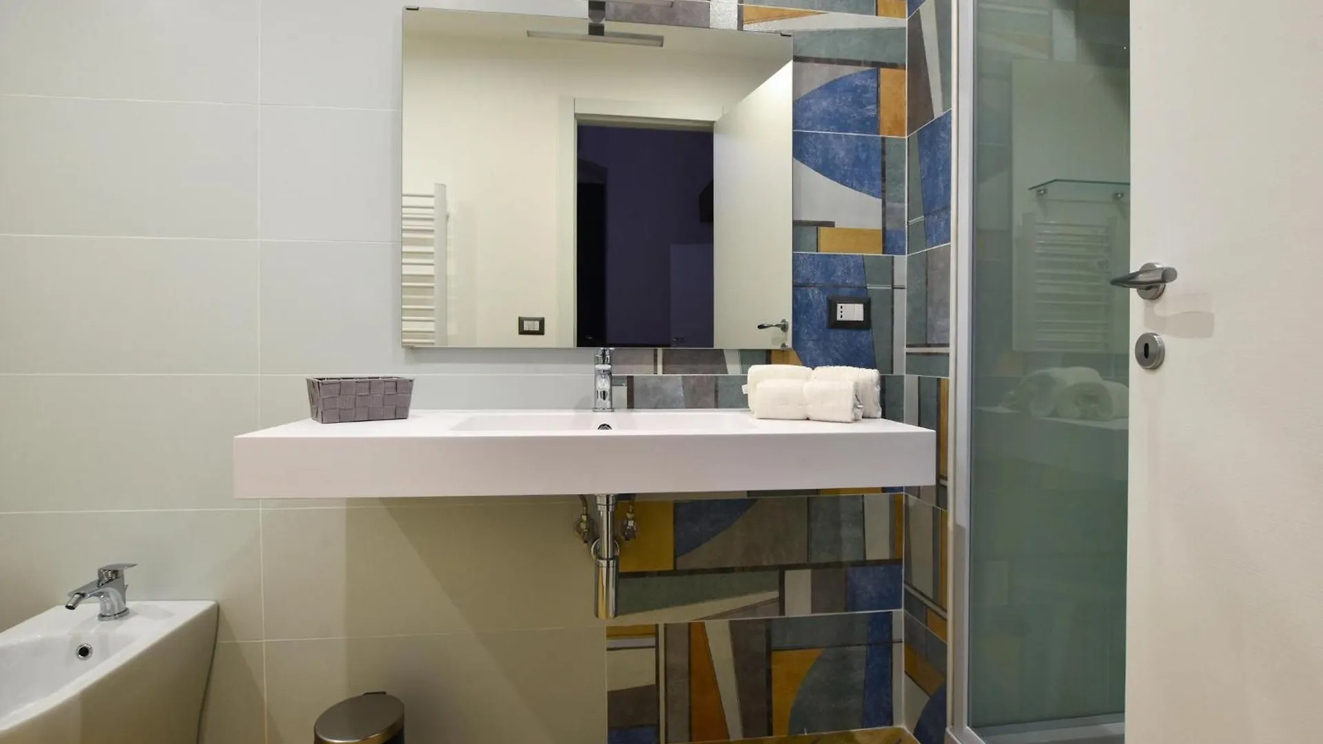 1 Bedroom Gorgeous Home In Catania 0*,